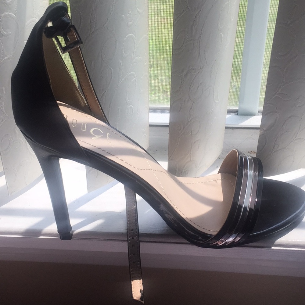 Rouge Helium Heels